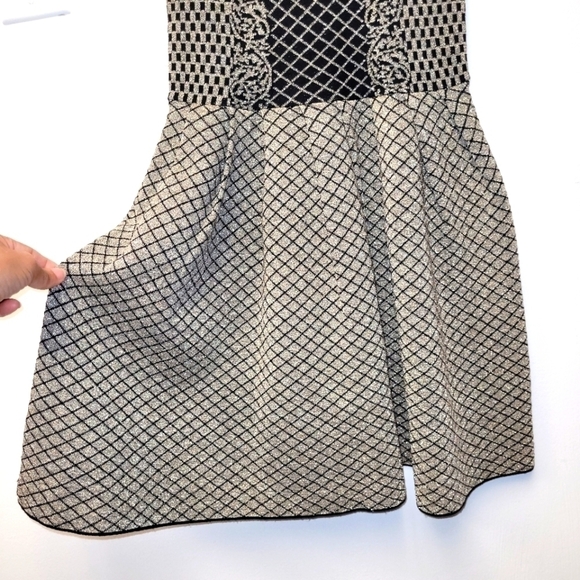 Parker Candice Black & Gold Metallic Knit Pleated Flared Dress Size P (S) - Picture 5 of 16